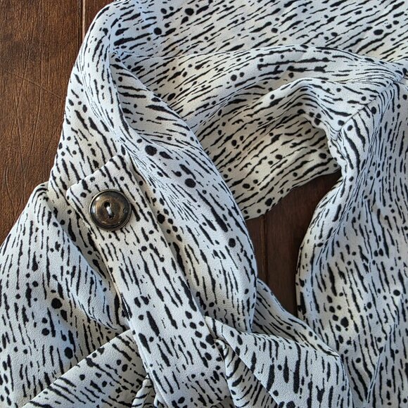 Lush Printed Blouse - Picture 3 of 4